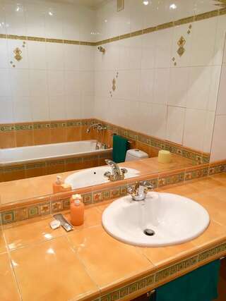 Апартаменты Classical Apartments - Minsk Минск Апартаменты с 1 спальней - ул. Червякова, 2-4